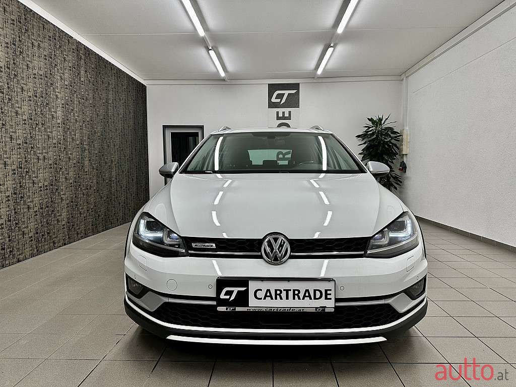 2017' Volkswagen Golf photo #4