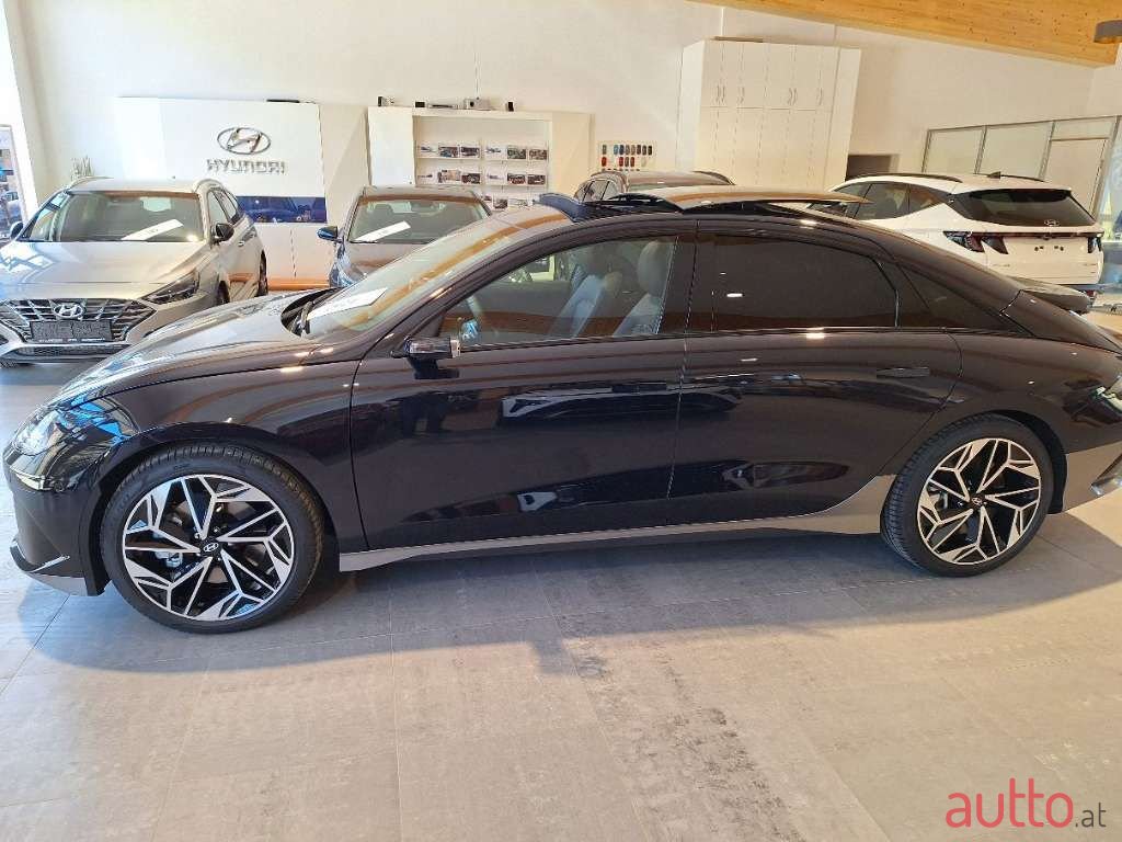 2023' Hyundai Ioniq 6 photo #3