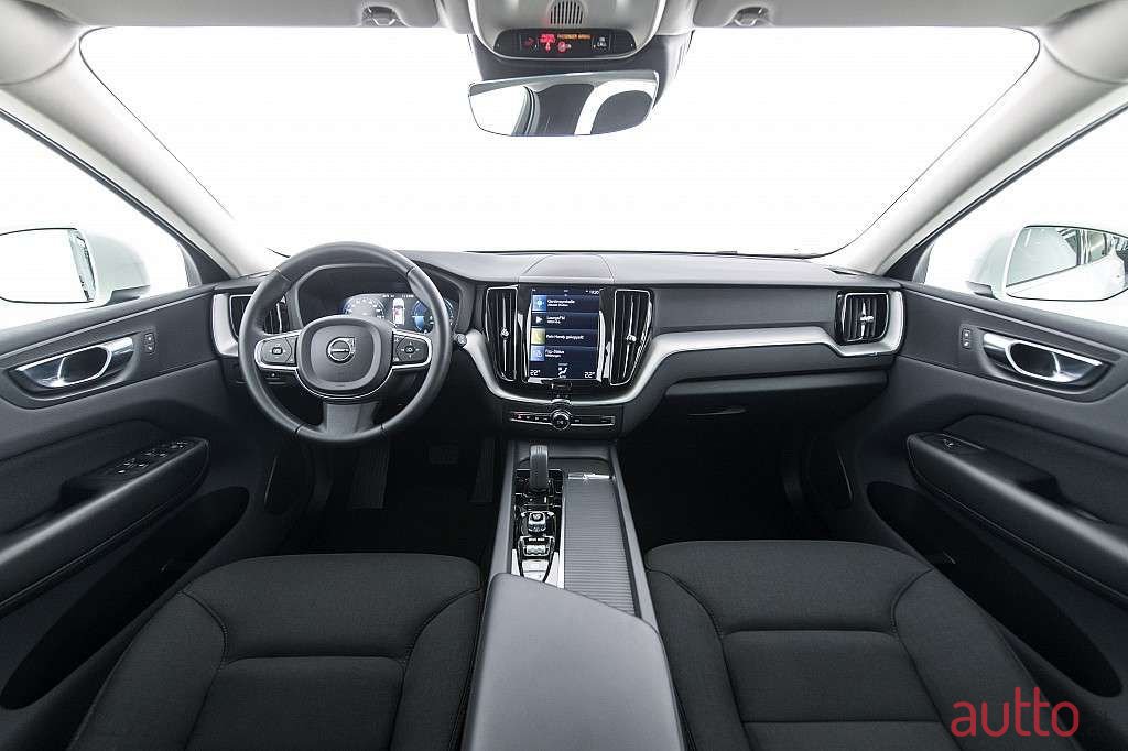 2020' Volvo XC60 photo #4
