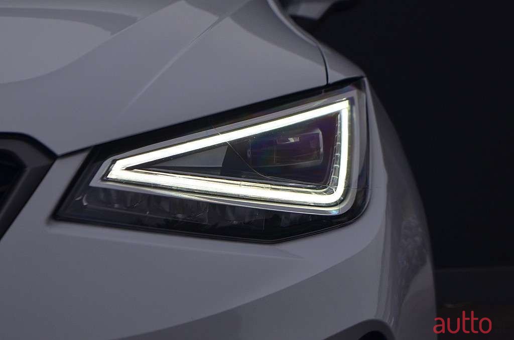2023' SEAT Arona photo #4