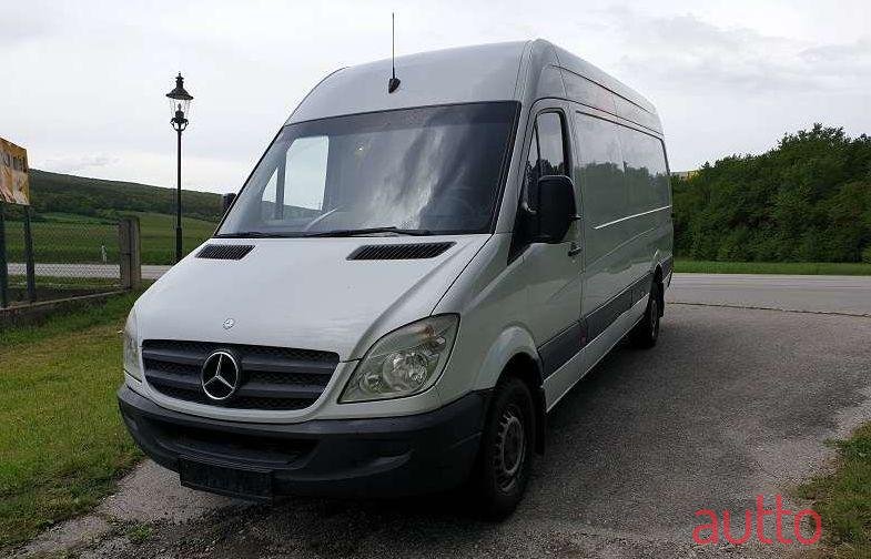 2009' Mercedes-Benz Sprinter photo #3