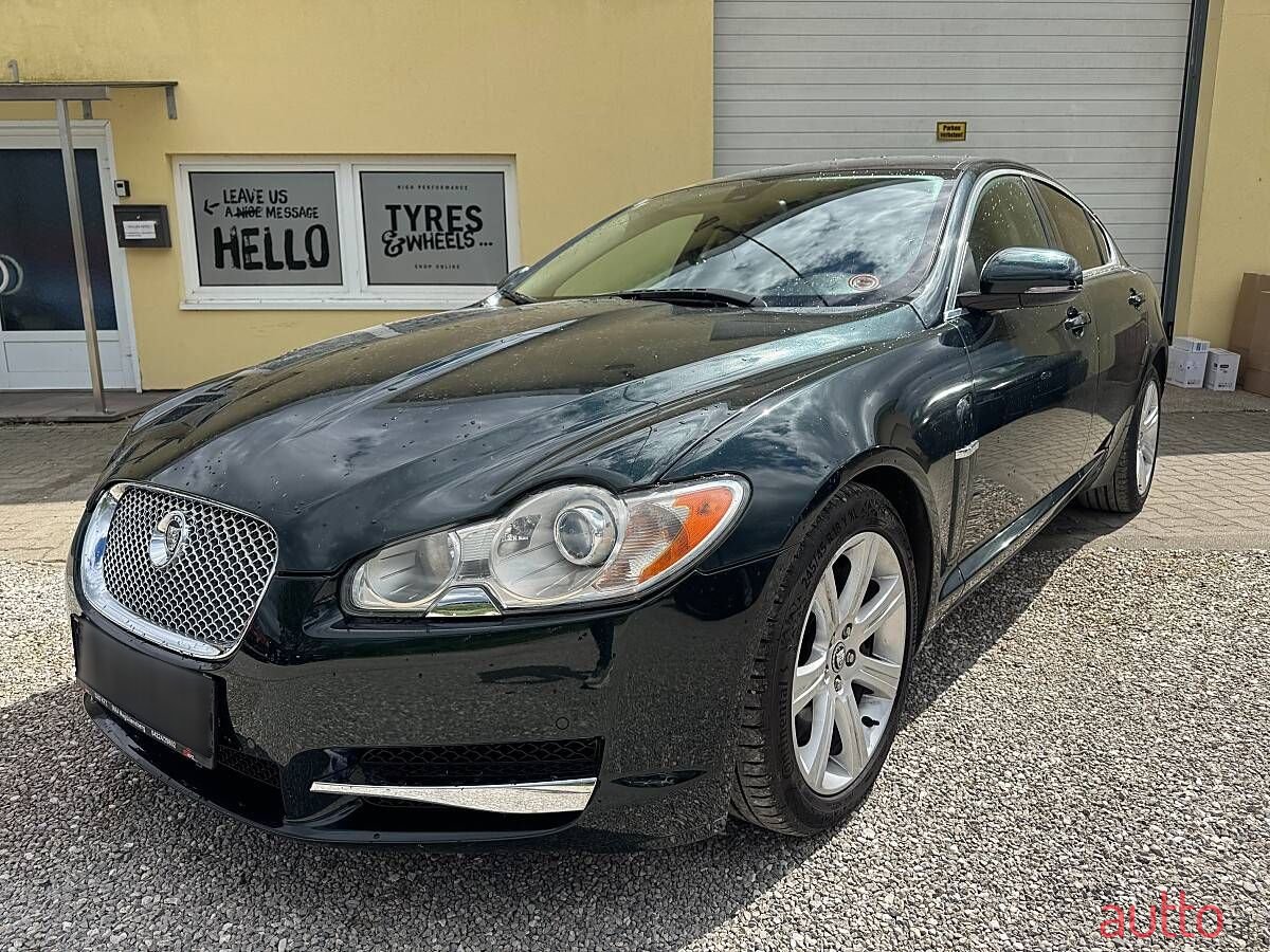 2010' Jaguar XF photo #4