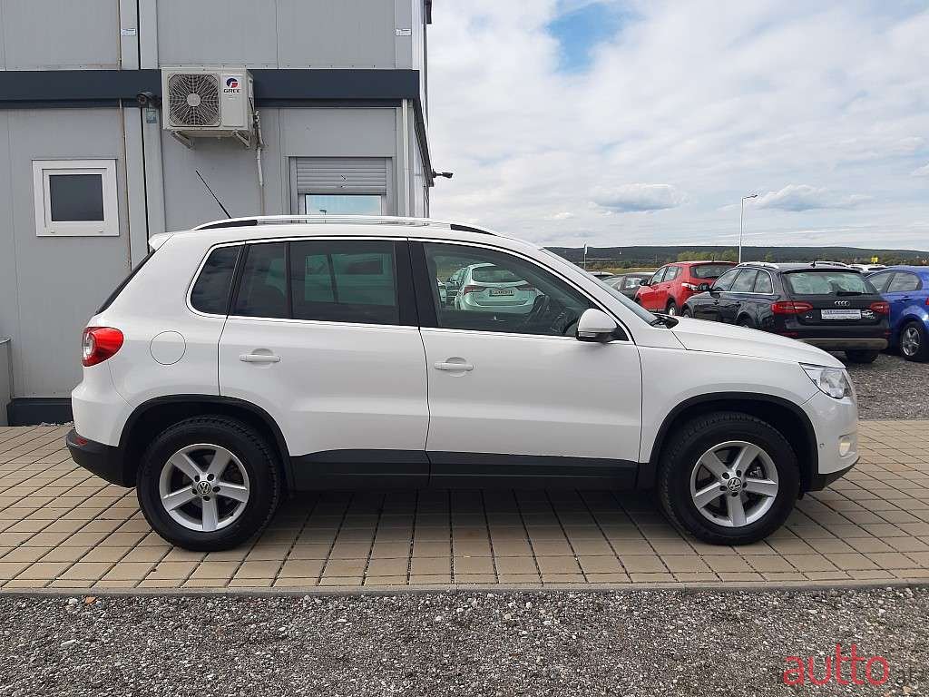 2010' Volkswagen Tiguan photo #4