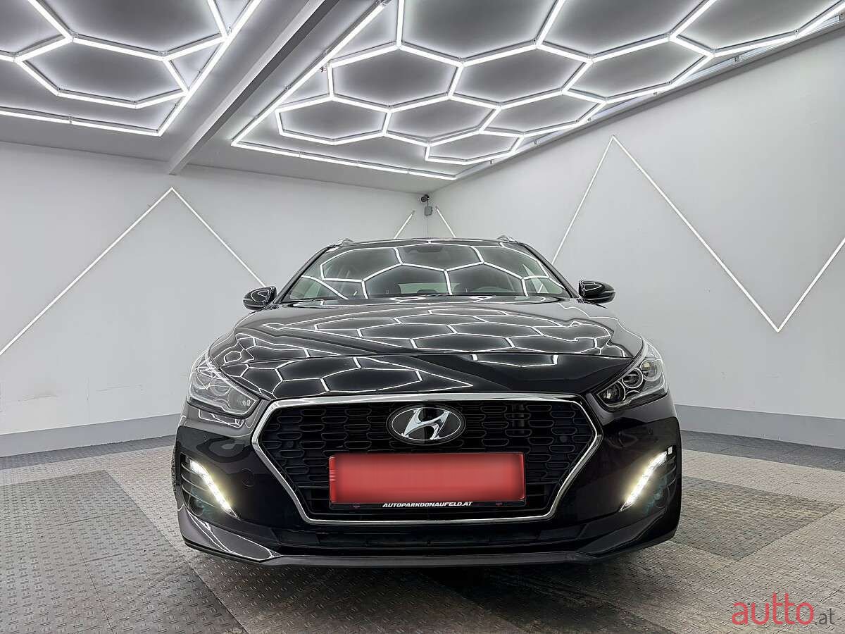 2019' Hyundai i30 photo #2