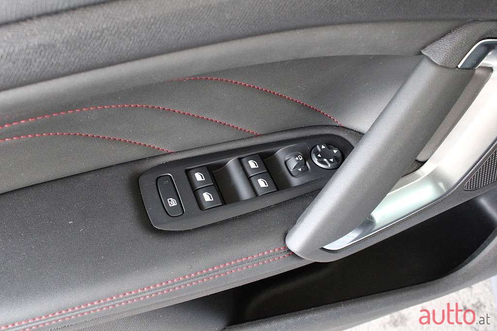 2020' Peugeot 308 photo #5