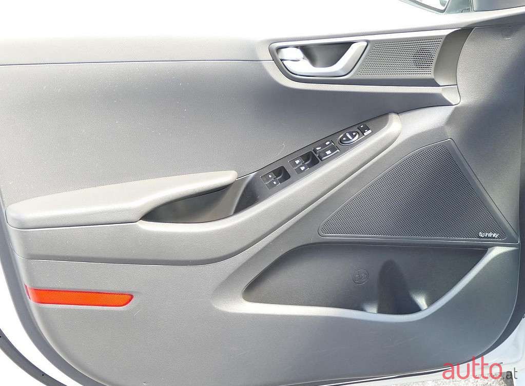2019' Hyundai Ioniq photo #5