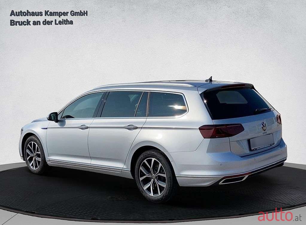 2023' Volkswagen Passat photo #3