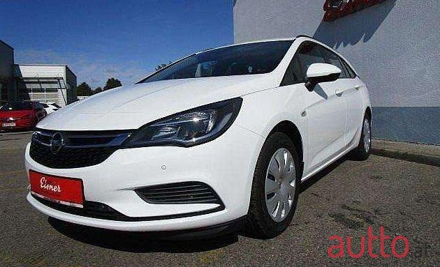 2019' Opel Astra photo #1