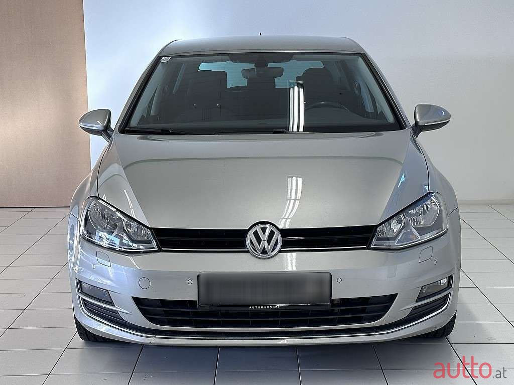 2017' Volkswagen Golf photo #2