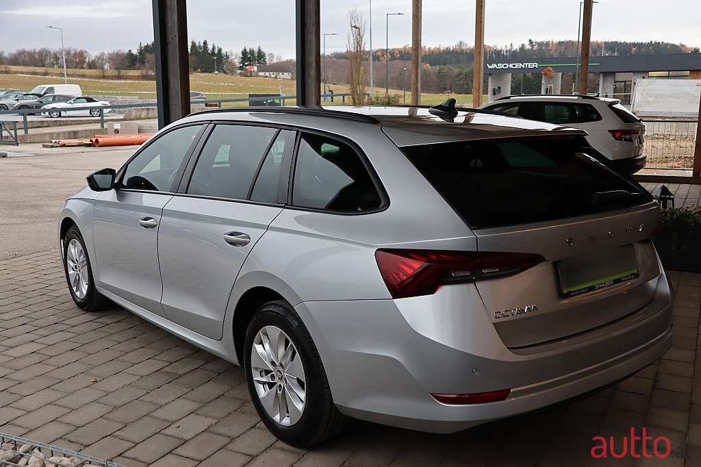 2020' Skoda Octavia photo #3