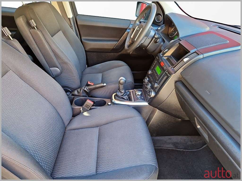 2012' Land Rover Freelander photo #5