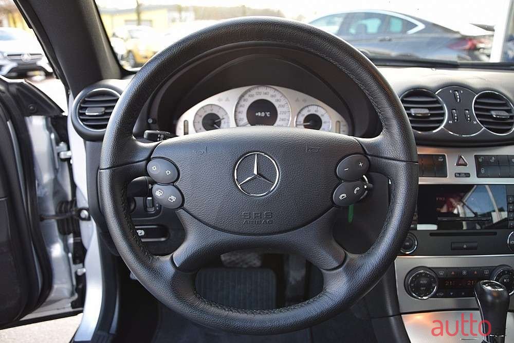 2005' Mercedes-Benz Clk-Klasse photo #5