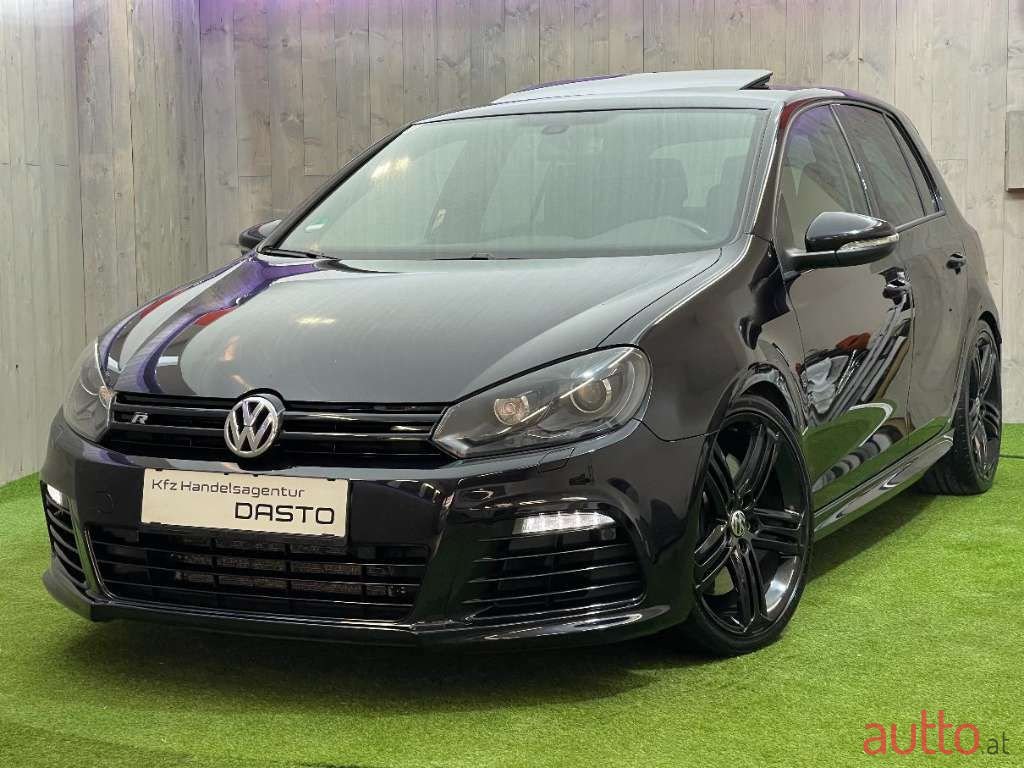 2011' Volkswagen Golf photo #1