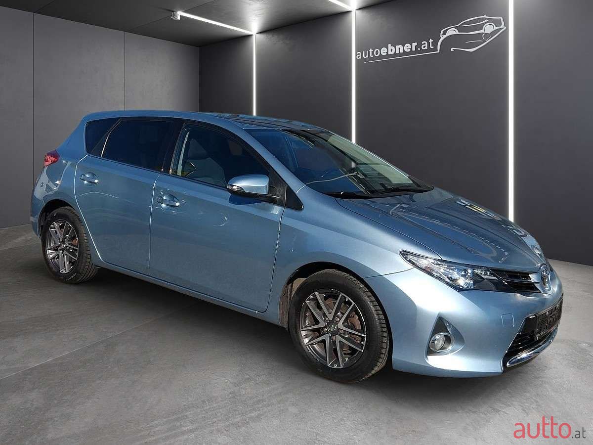 2015' Toyota Auris photo #3