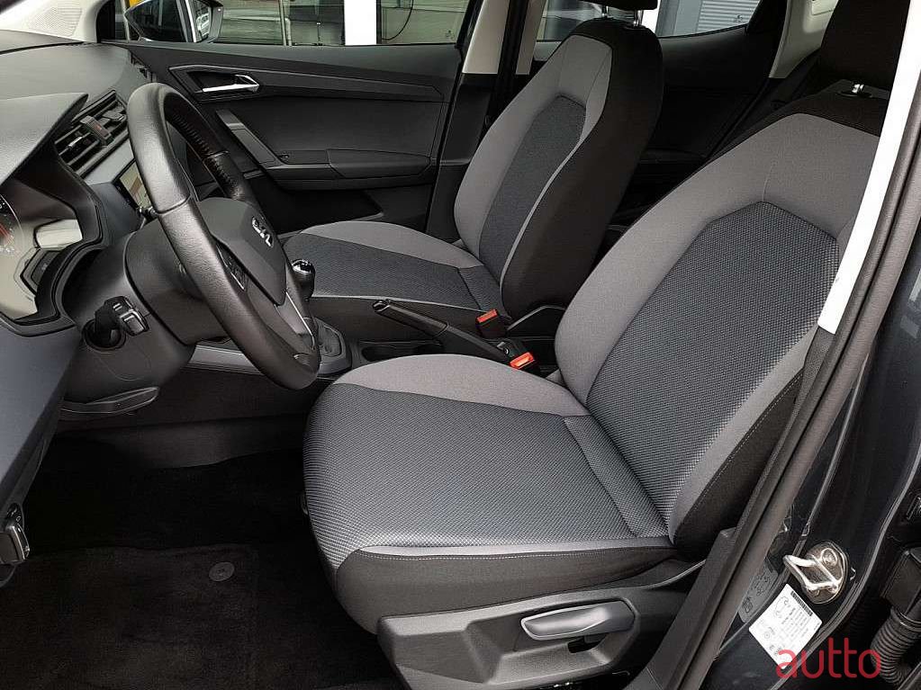 2020' SEAT Arona photo #3