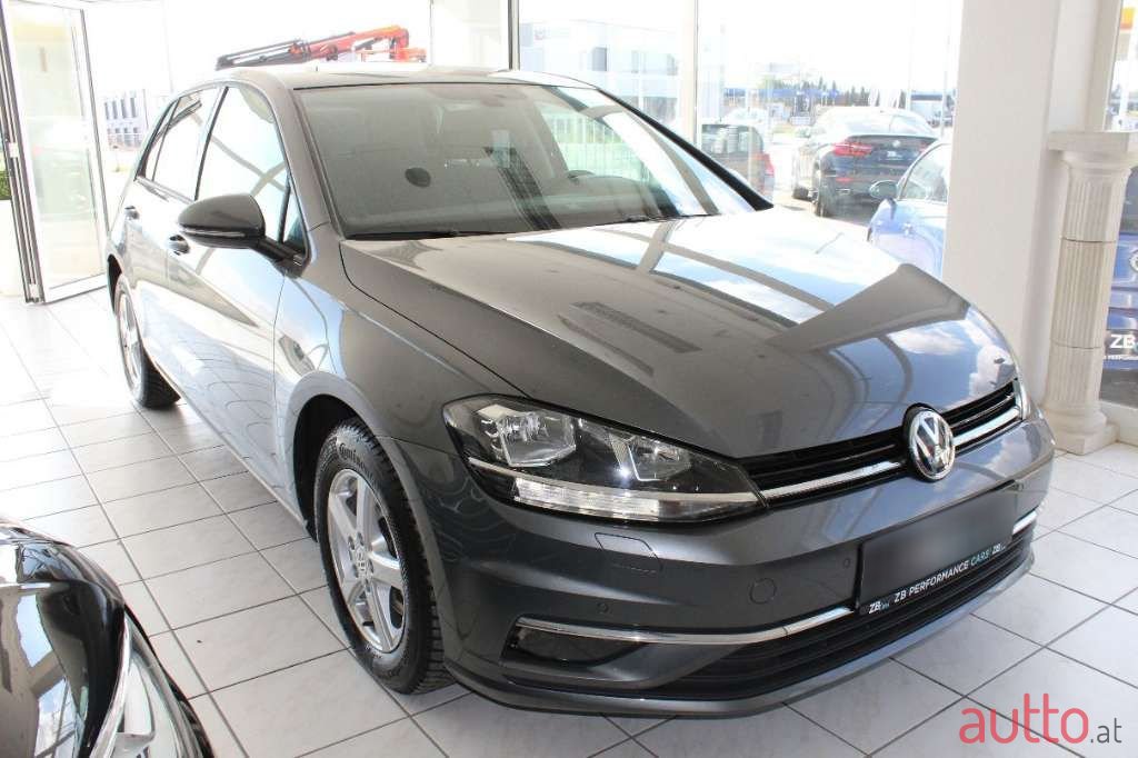 2017' Volkswagen Golf photo #1