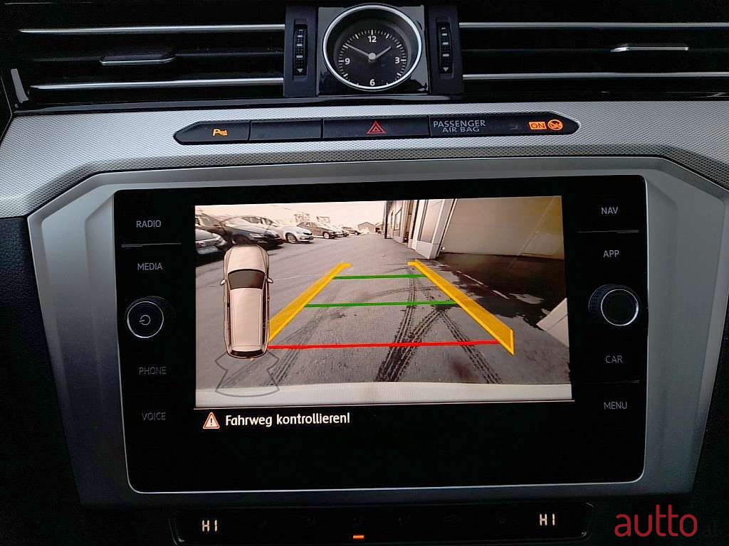 2019' Volkswagen Passat photo #3