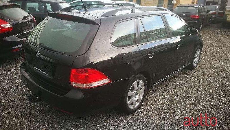 2008' Volkswagen Golf photo #4