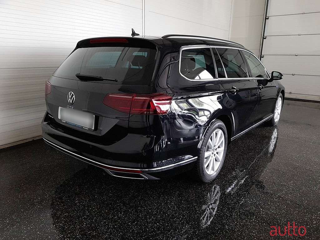 2021' Volkswagen Passat photo #1