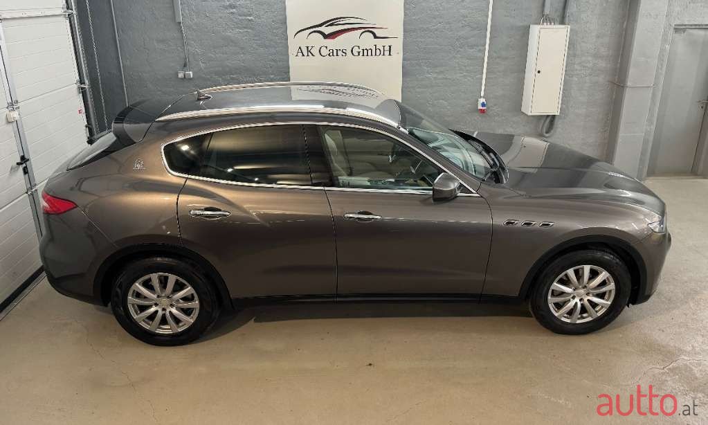 2016' Maserati Levante photo #6