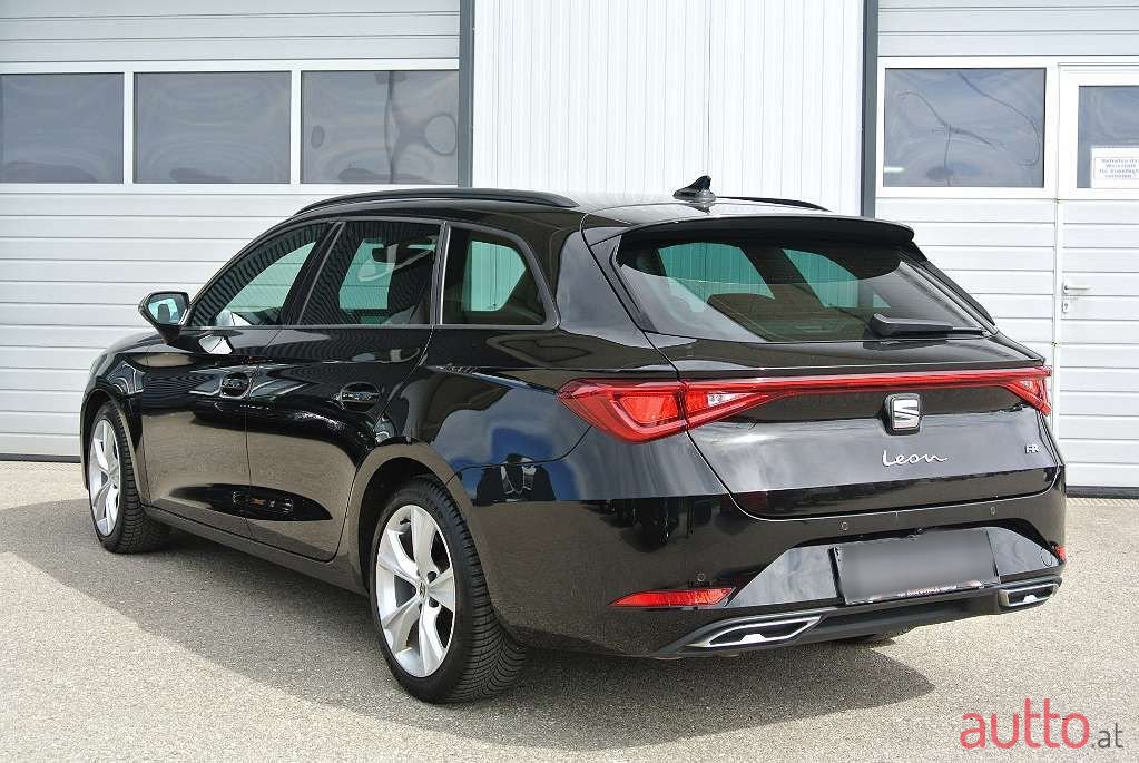 2022' SEAT Leon photo #2