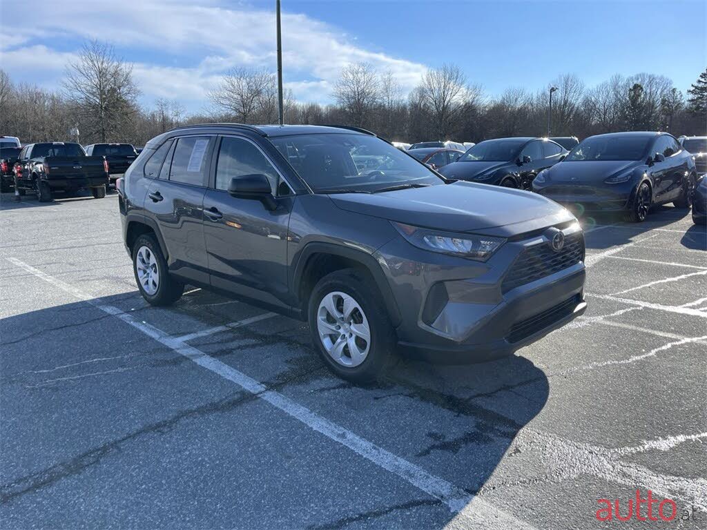 2019' Toyota RAV4 LE FWD photo #1