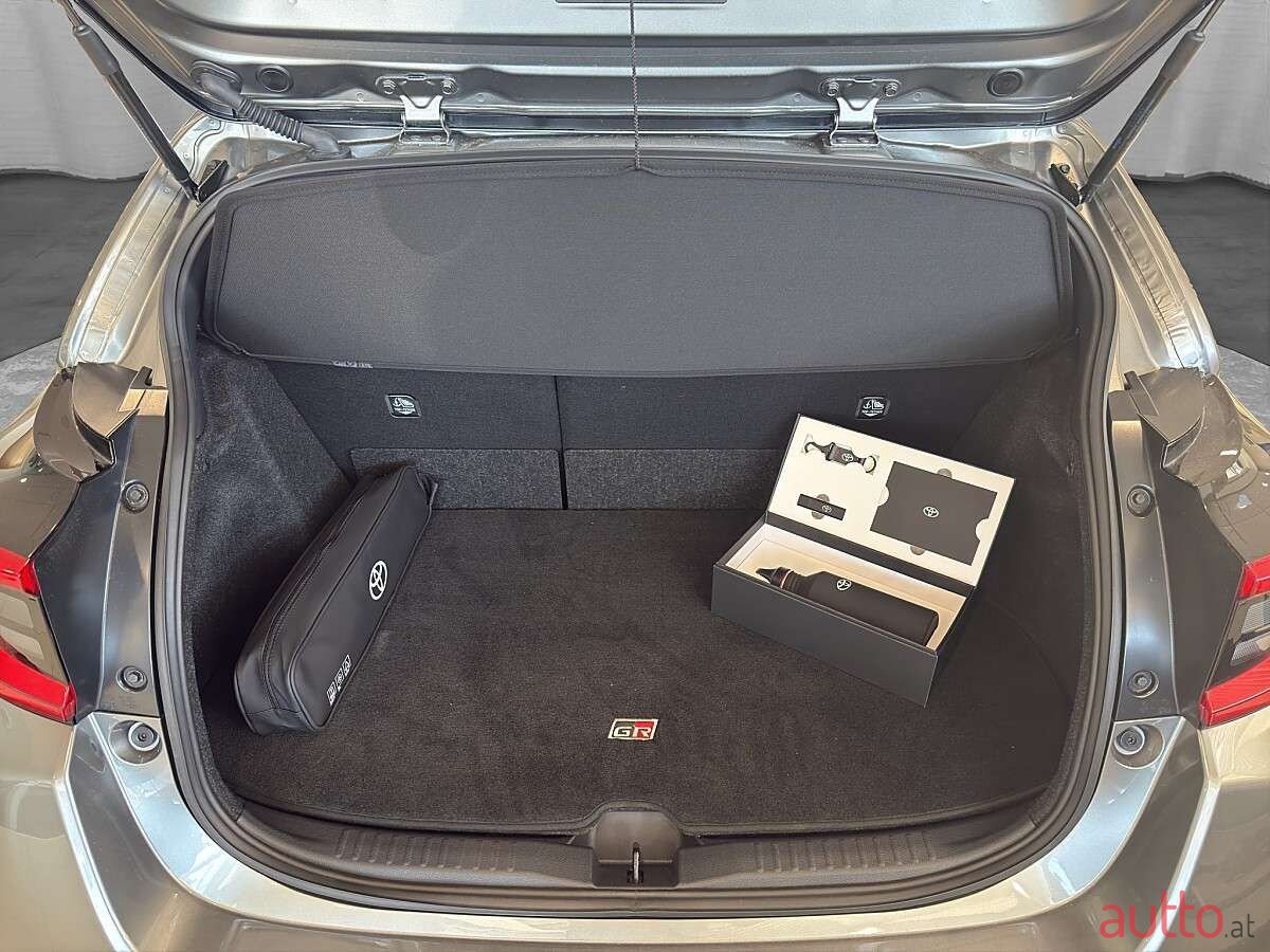 2024' Toyota Yaris photo #5