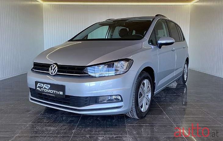 2017' Volkswagen Touran photo #1