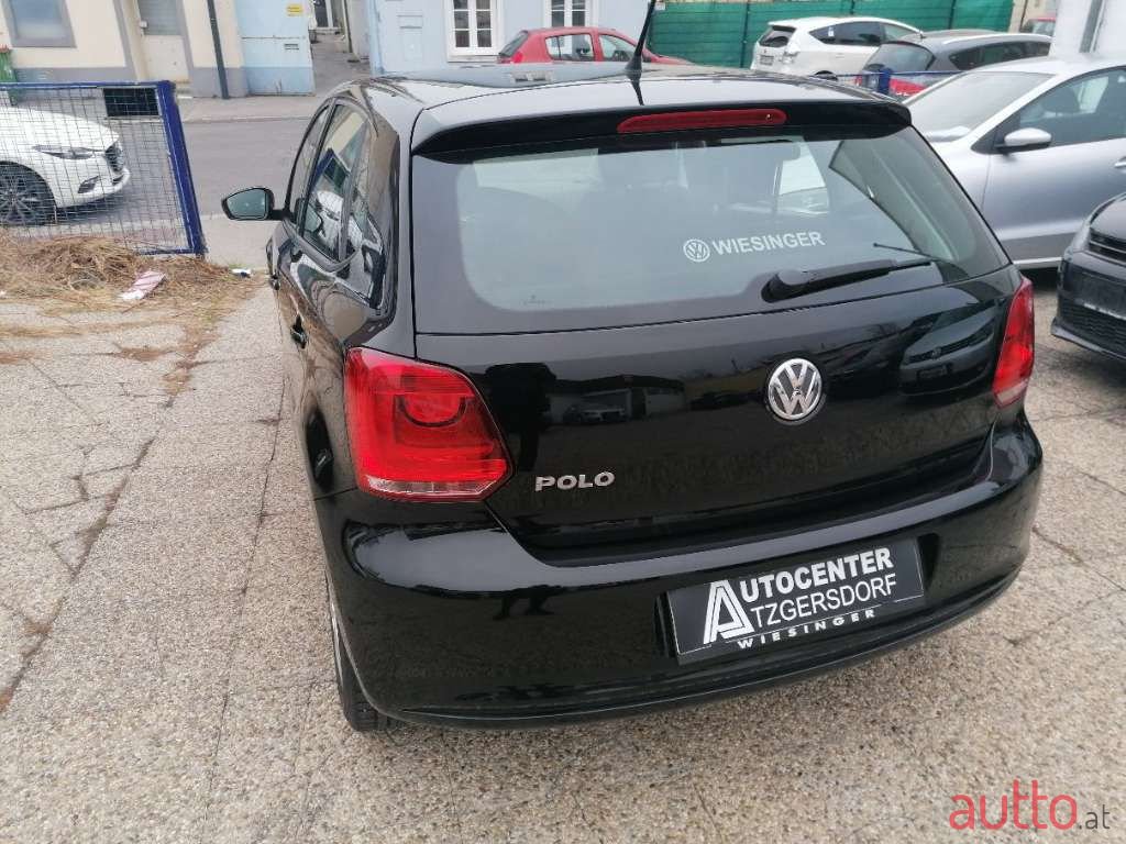 2011' Volkswagen Polo photo #3
