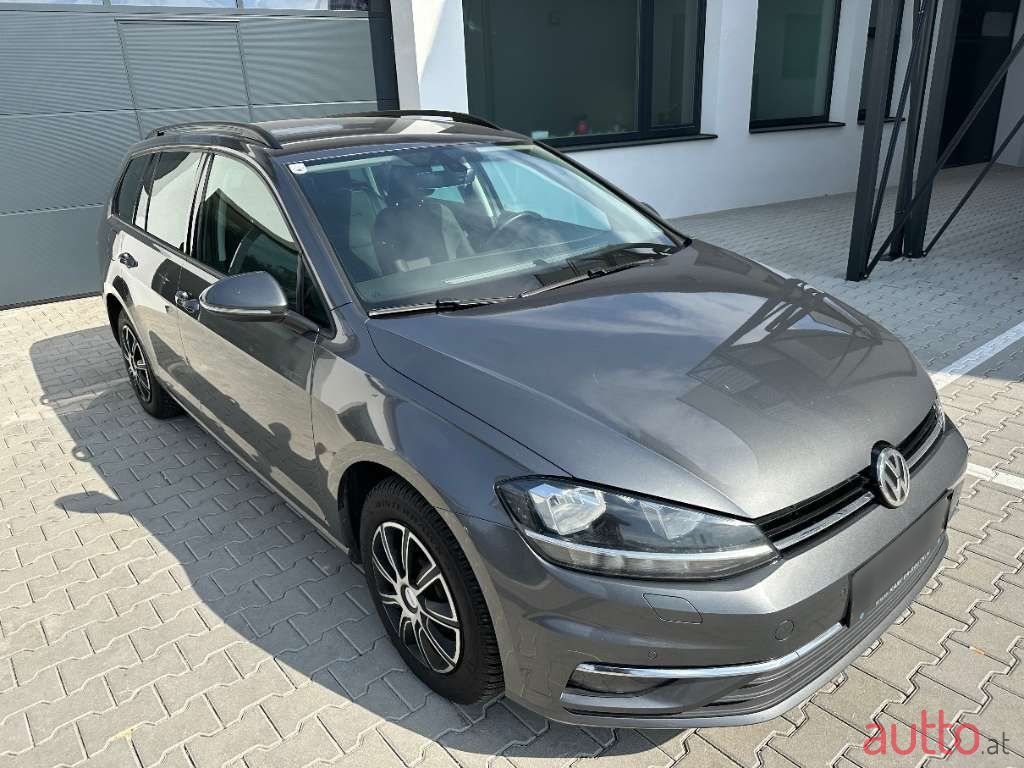 2017' Volkswagen Golf photo #1