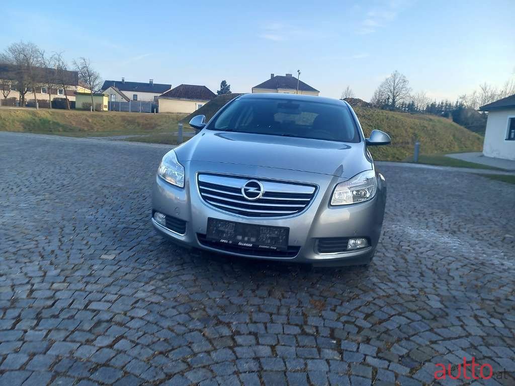 2010' Opel Insignia photo #5