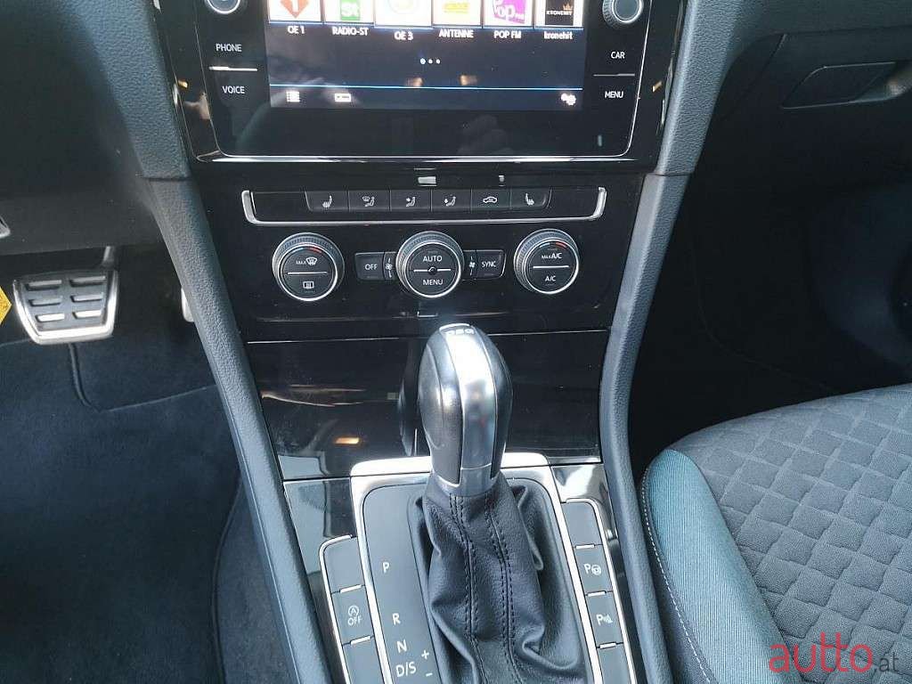 2019' Volkswagen Golf photo #4