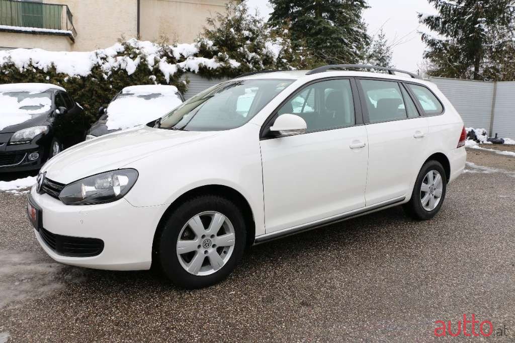 2010' Volkswagen Golf photo #3