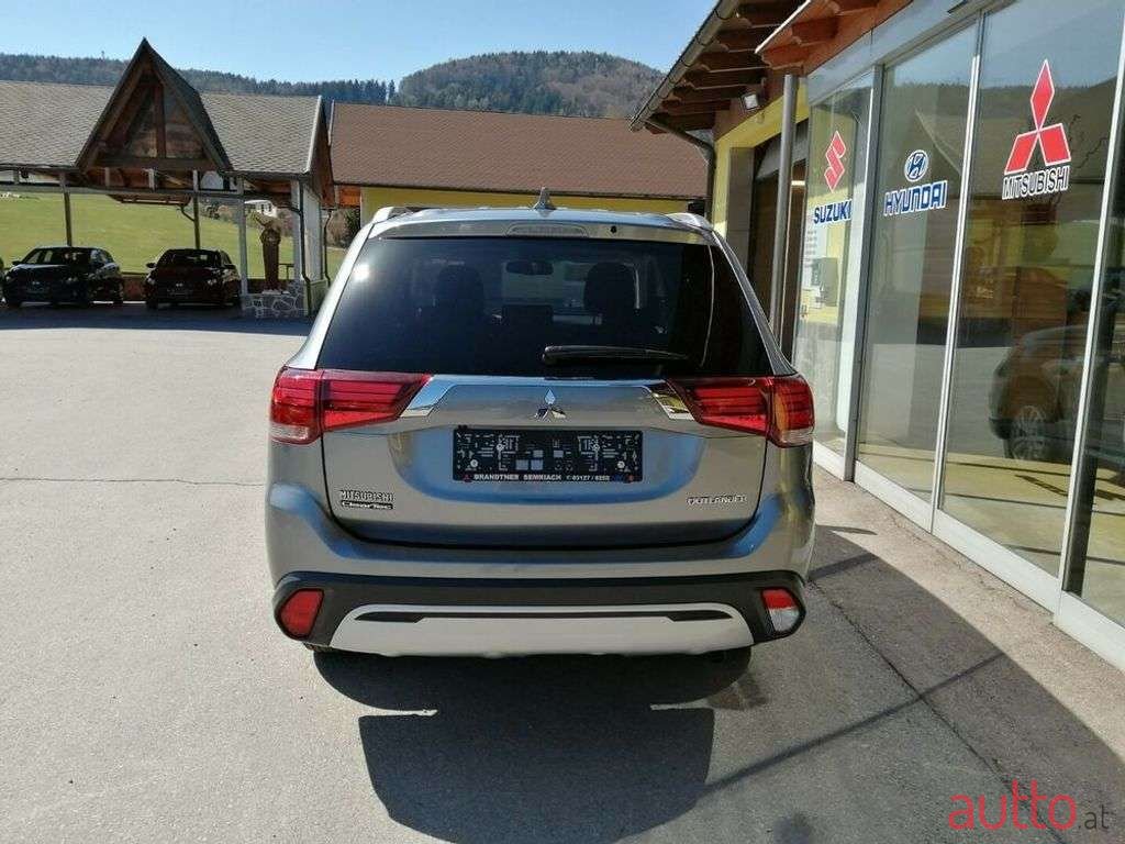 2019' Mitsubishi Outlander photo #5