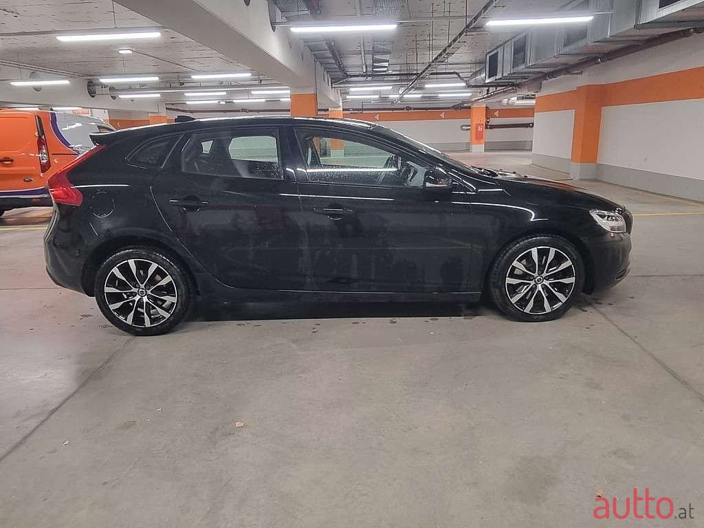 2018' Volvo V40 photo #4