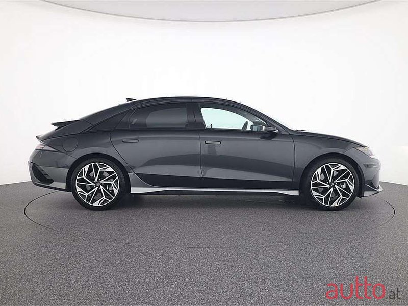 2023' Hyundai Ioniq 6 photo #2