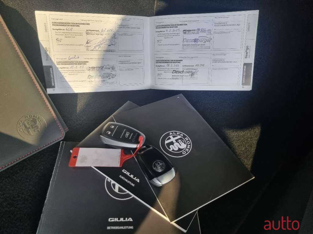 2017' Alfa Romeo Giulia photo #5