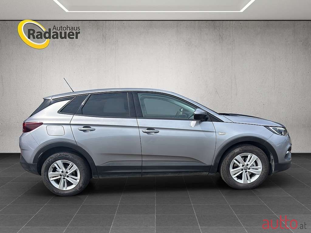 2020' Opel Grandland X photo #6