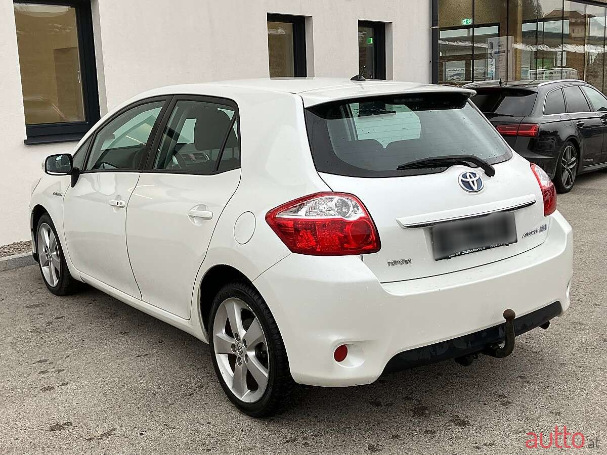 2010' Toyota Auris photo #2