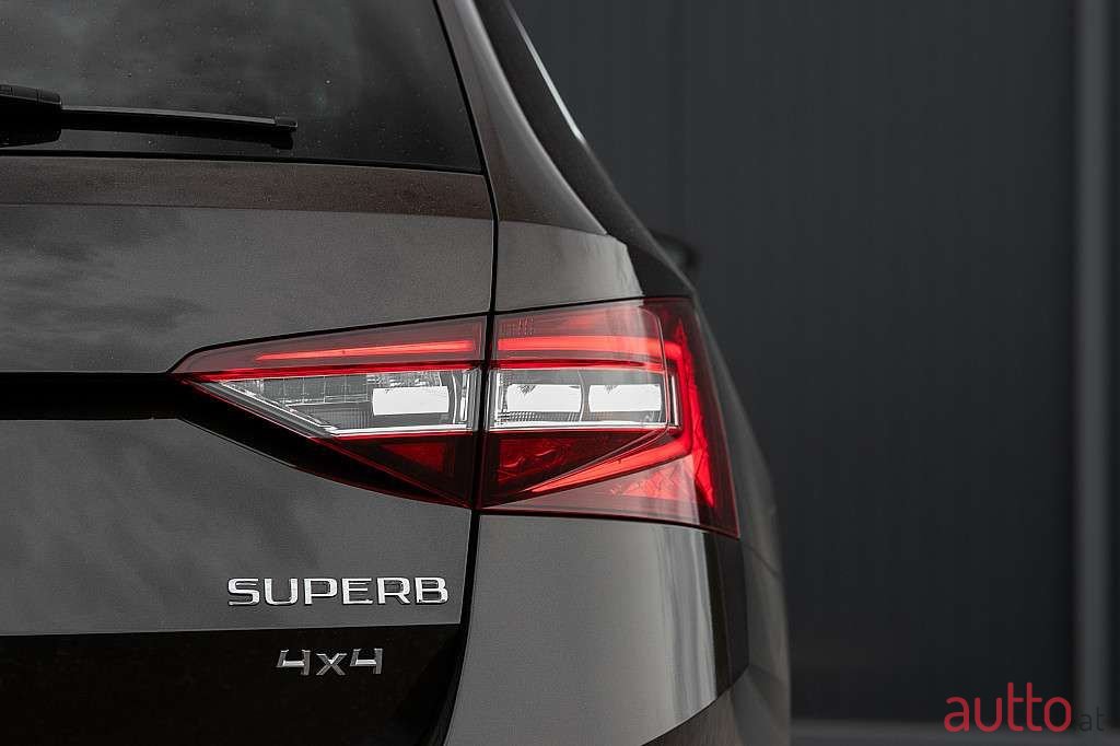 2019' Skoda Superb photo #5
