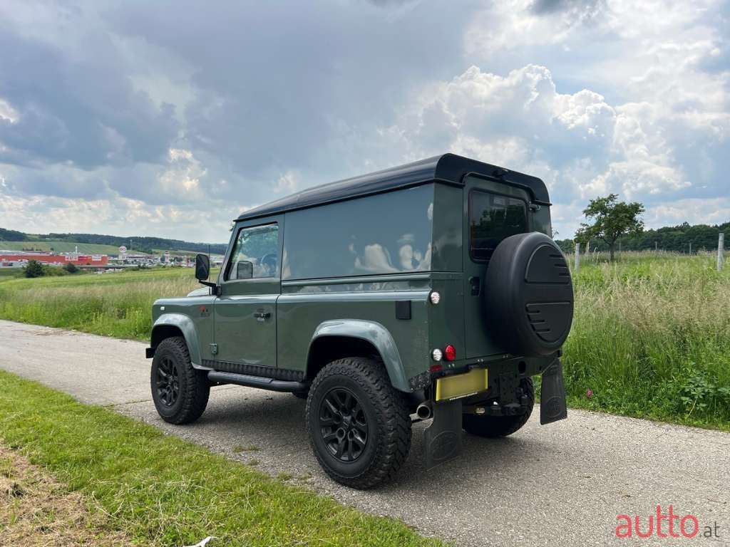 2014' Land Rover Defender photo #5