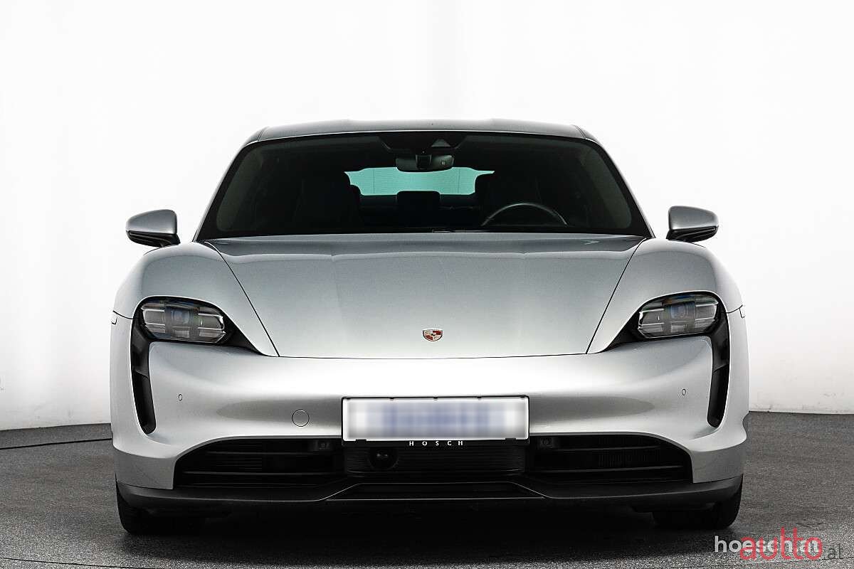 2021' Porsche Taycan photo #3