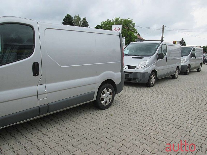 2011' Renault Trafic photo #1