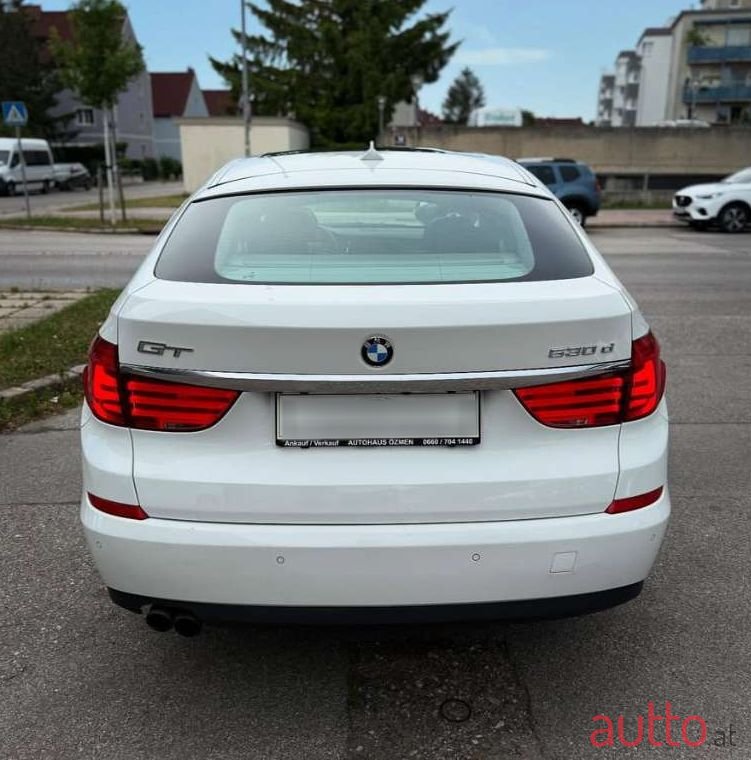 2011' BMW 5Er-Reihe photo #5