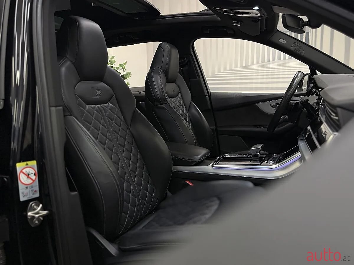 2020' Audi Q7 photo #4