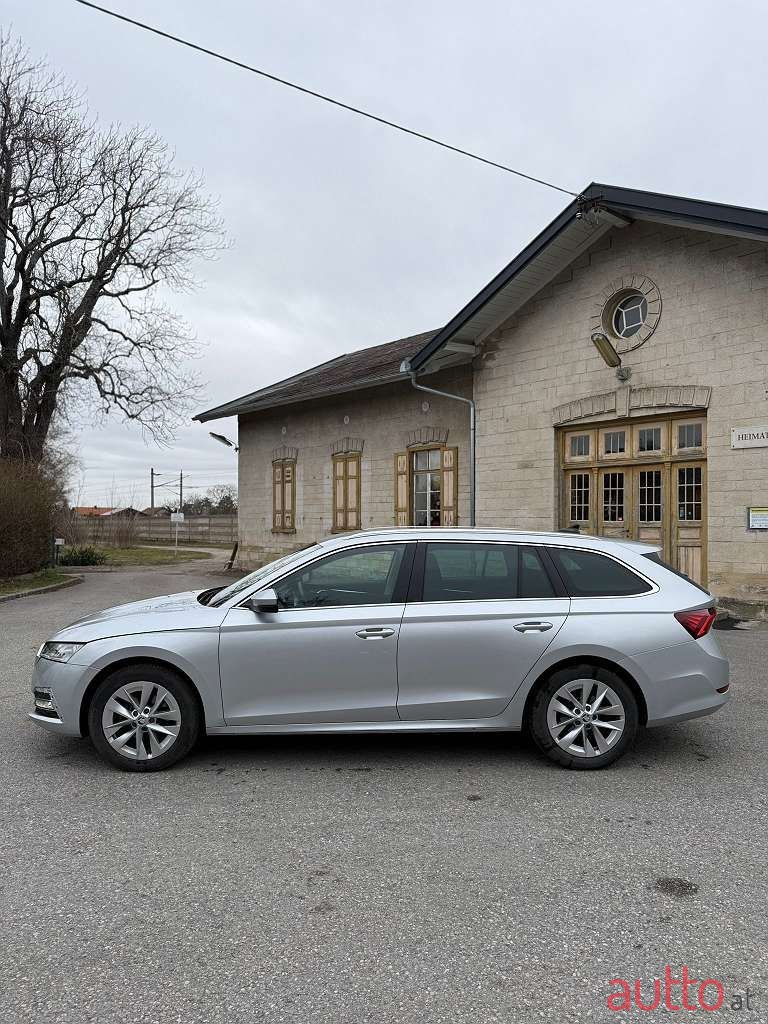 2023' Skoda Octavia photo #3