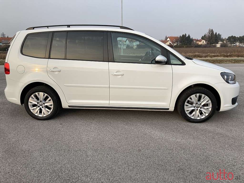 2014' Volkswagen Touran photo #3