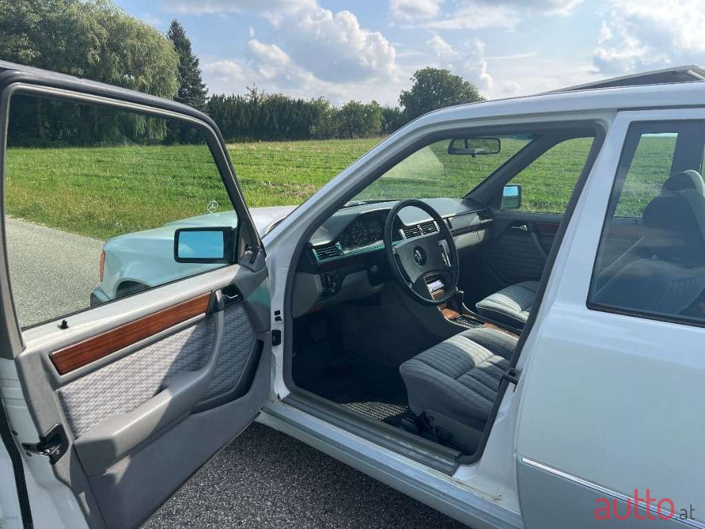 1990' Mercedes-Benz E-Klasse photo #2