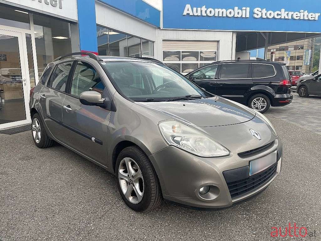 2011' Renault Clio photo #6