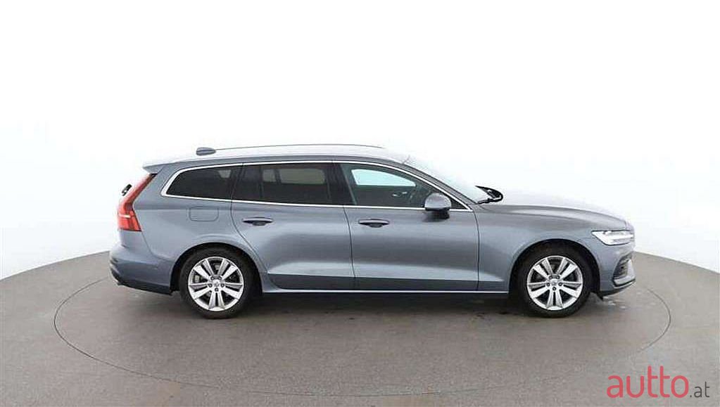 2019' Volvo V60 photo #2
